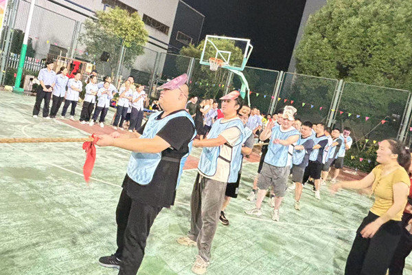 奇億金屬趣味運動會拔河比賽現場特寫