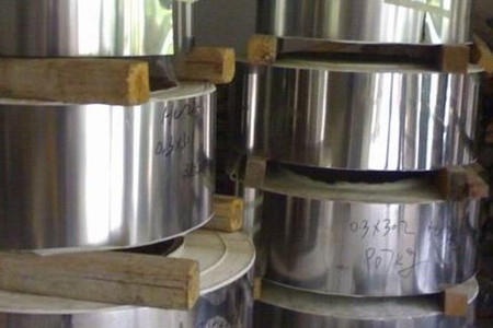 304不銹鋼帶帶磁的原因是什么？受高溫影響！